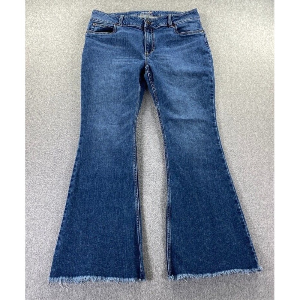 Wrangler Women's Size 35 X 30.5 Mid Rise Flare Leg Blue Denim Jeans